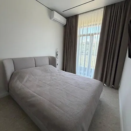 Calypso на 13й фонтана Apartment Odesa