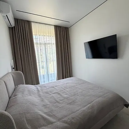 Calypso на 13й фонтана Apartment Odesa